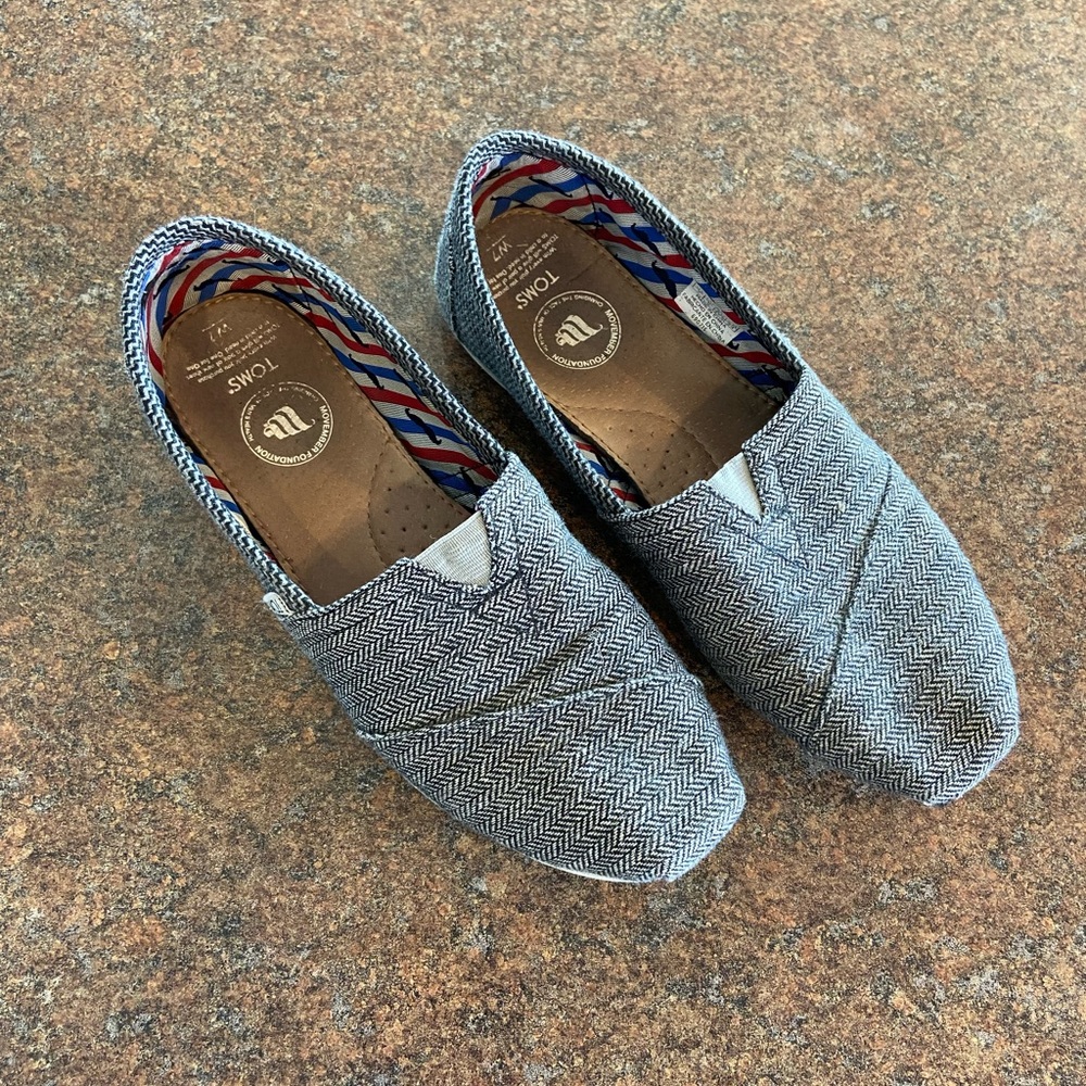 Shoes - Picture 2 of 3
